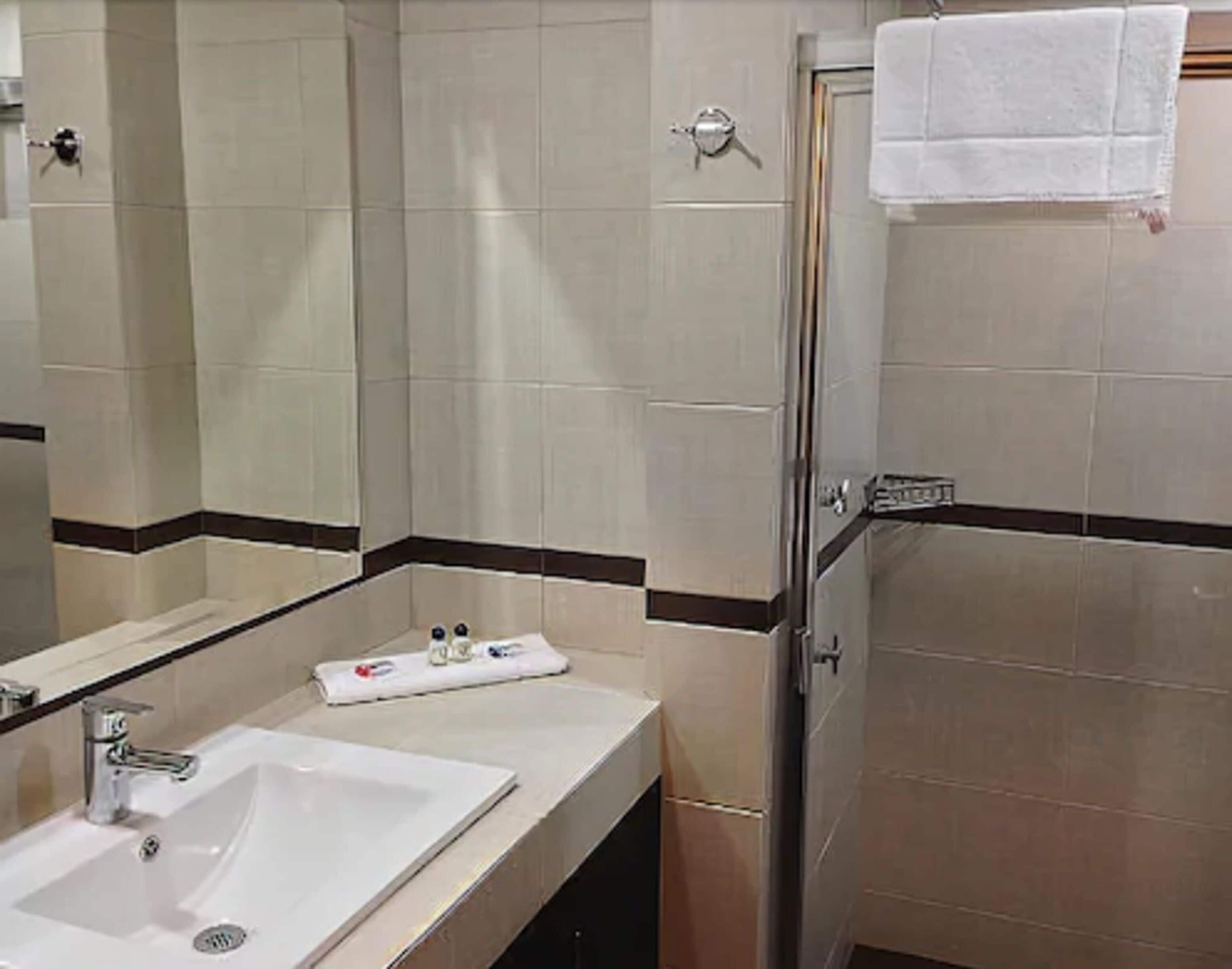 standard room | bathroom | shower, free toiletries, hair dryer, towels