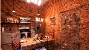 Room, 1 King Bed (Savannah) | 1 bedroom, premium bedding, desk, iron/ironing board