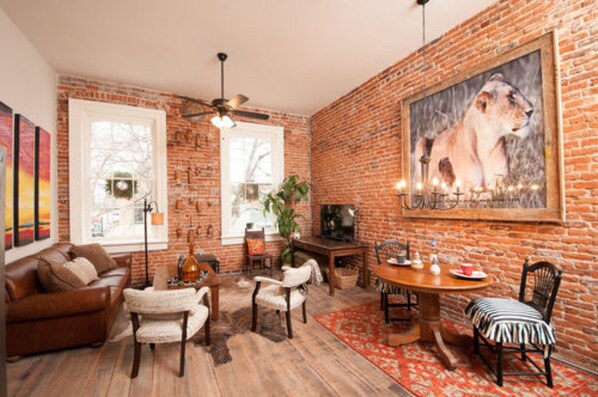 Room, 1 Queen Bed (Kenya) | 1 bedroom, premium bedding, desk, iron/ironing board