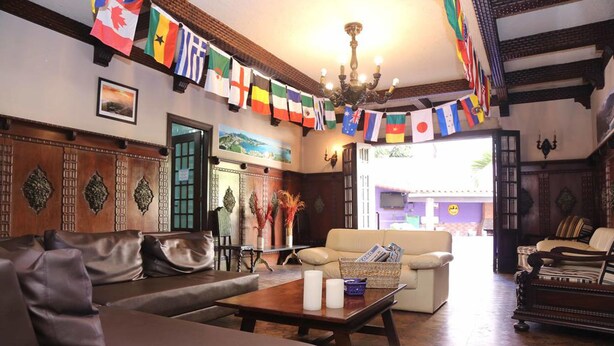 Lobby lounge