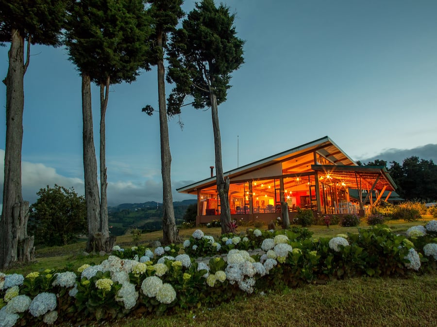Café da manhã, almoço e jantar; culinária regional