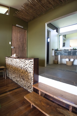 Down duvets, Tempur-Pedic beds, minibar, in-room safe - Chayote Lodge (Cirrí Sur)