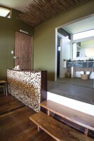 Suíte estúdio, 1 cama King | Edredons de pluma, camas Tempur-Pedic, frigobar, cofres nos quartos