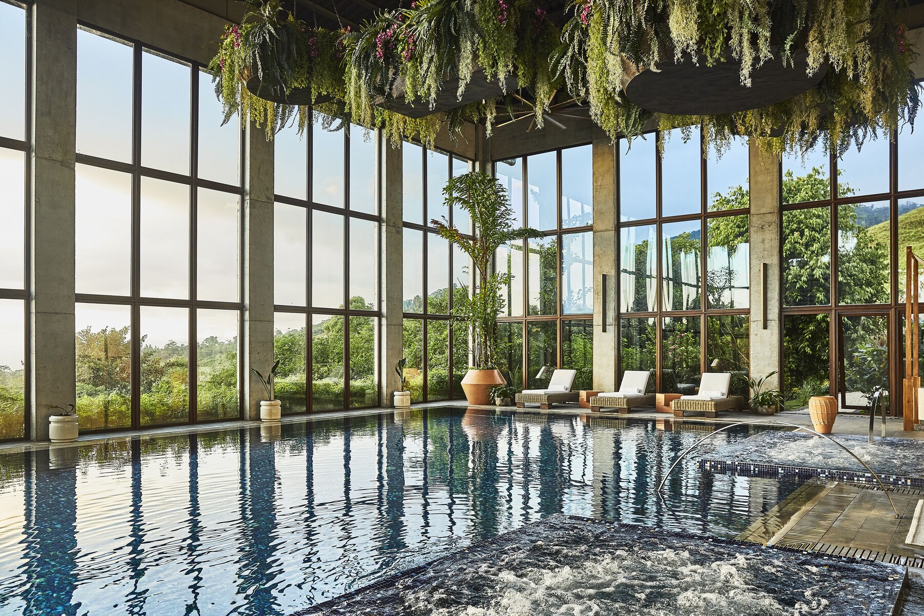 Couples treatment rooms, sauna, hot tub, steam room, body treatments