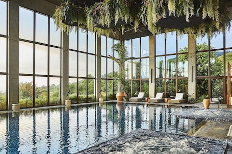 Couples treatment rooms, sauna, hot tub, steam room, body treatments