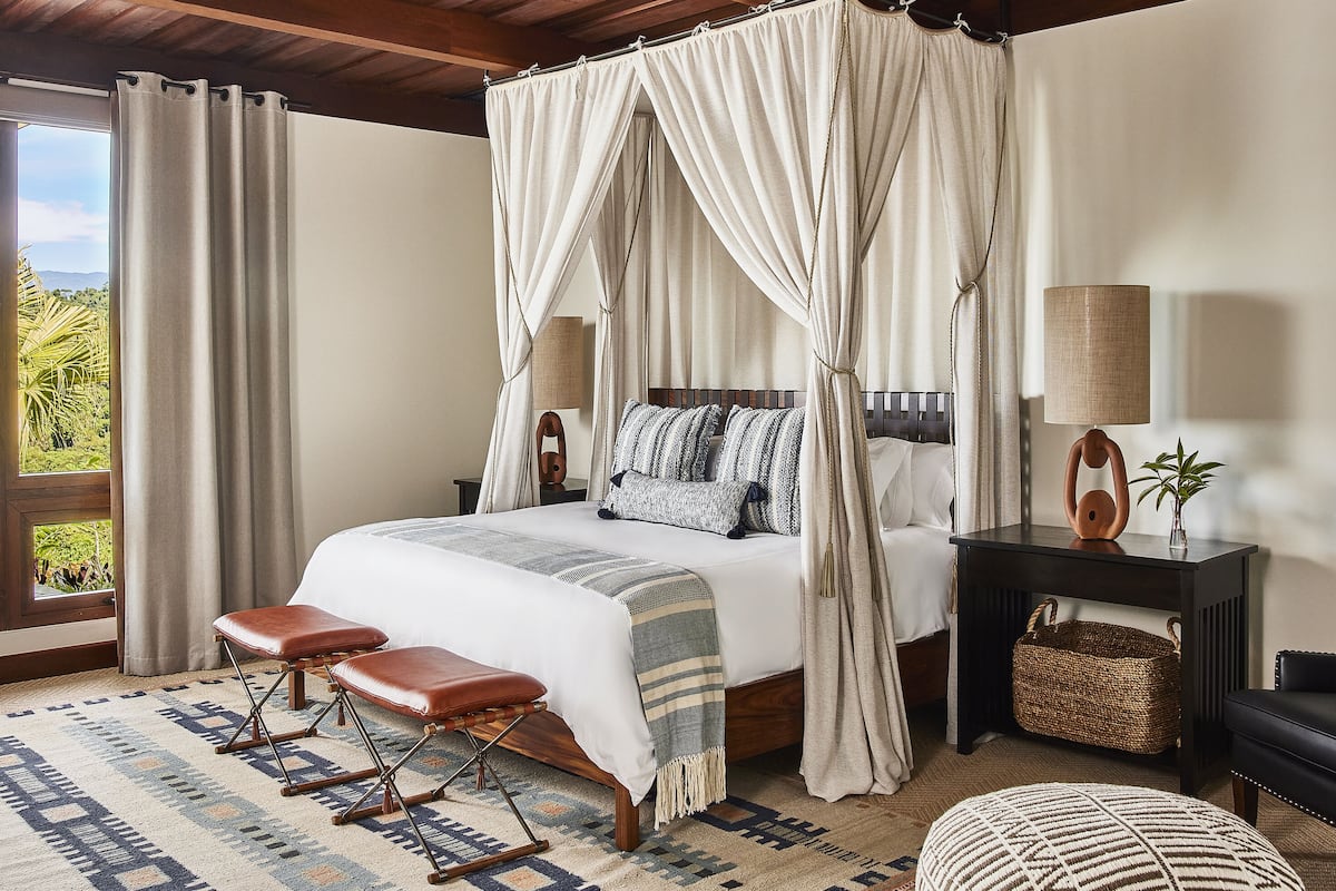 Egyptian cotton sheets, premium bedding, free minibar items