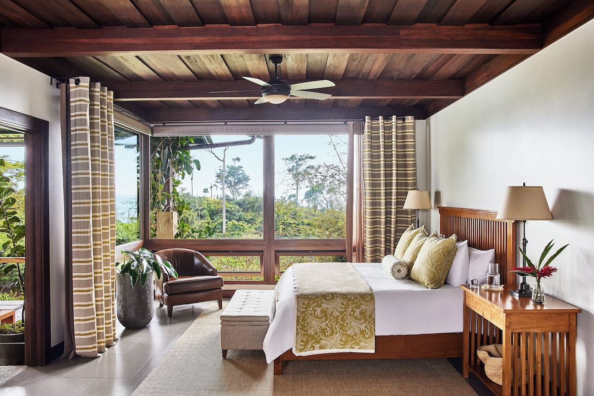 Egyptian cotton sheets, premium bedding, free minibar items
