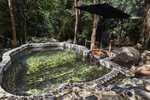 Couples treatment rooms, sauna, hot tub, steam room, body treatments