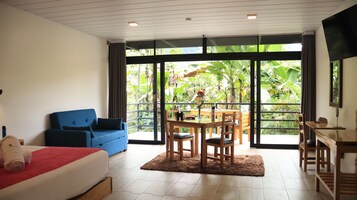 特色小屋, 1 张特大床和 1 张沙发床, 热水浴缸, 山景 | 客房内保险箱、办公桌、免费 WiFi、床单