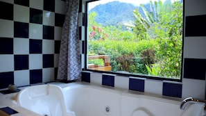 Luxury Cabin, 1 Queen Bed, Hot Tub, Mountain View | Bathroom