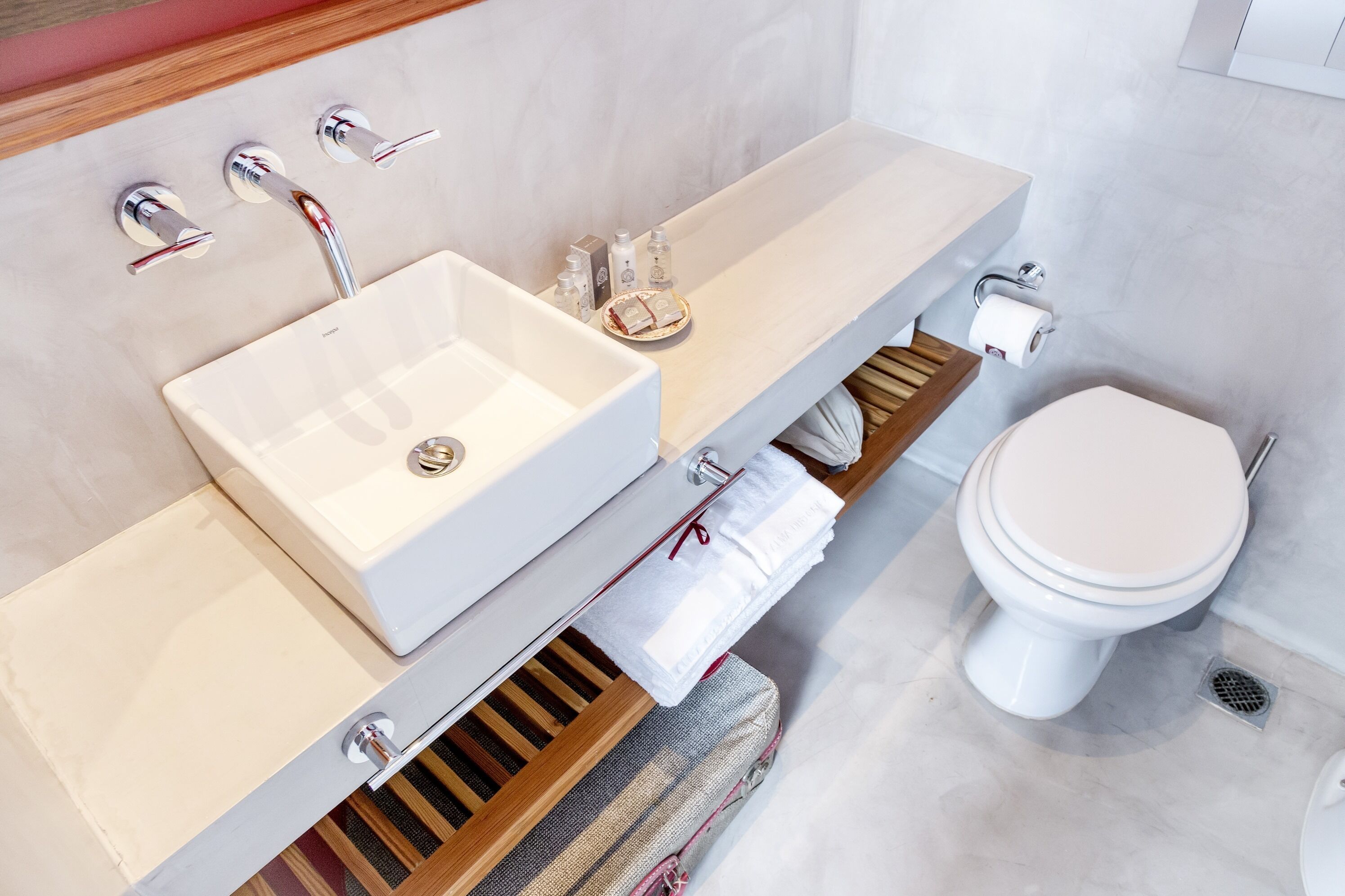 superior room | bathroom | shower, free toiletries, hair dryer, slippers