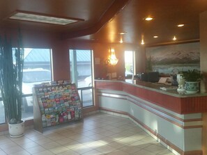 Lobby - Sunrise Inn (Everett)