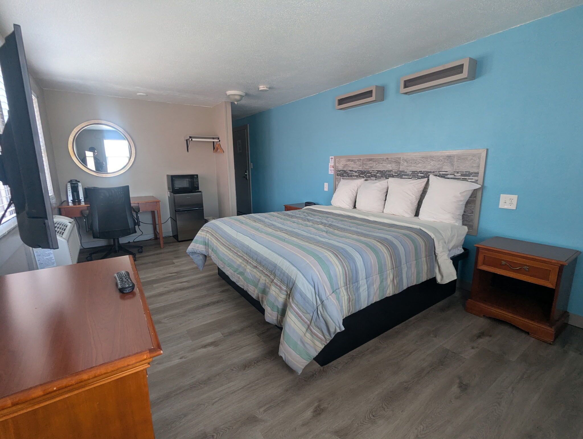 Room, 1 King Bed | Desk, iron/ironing board, free cots/infant beds, rollaway beds