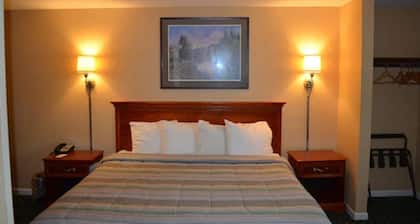 Hyannis Host Inn