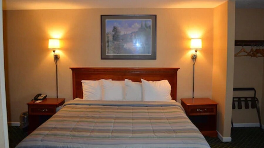 Hyannis Host Inn