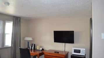 Classic Double Room | Desk, iron/ironing board, free cribs/infant beds, rollaway beds
