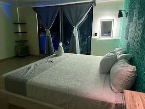 Honeymoon Room | In-room safe, free WiFi, bed sheets - Sara Suites Ixtapa (Ixtapa)