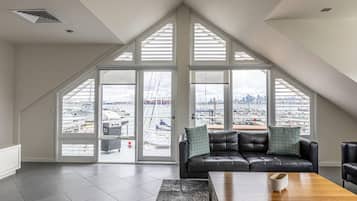 Kamer, meerdere bedden, niet-roken (Efficiency) | Verduisterende gordijnen, een strijkplank/strijkijzer, babybedden