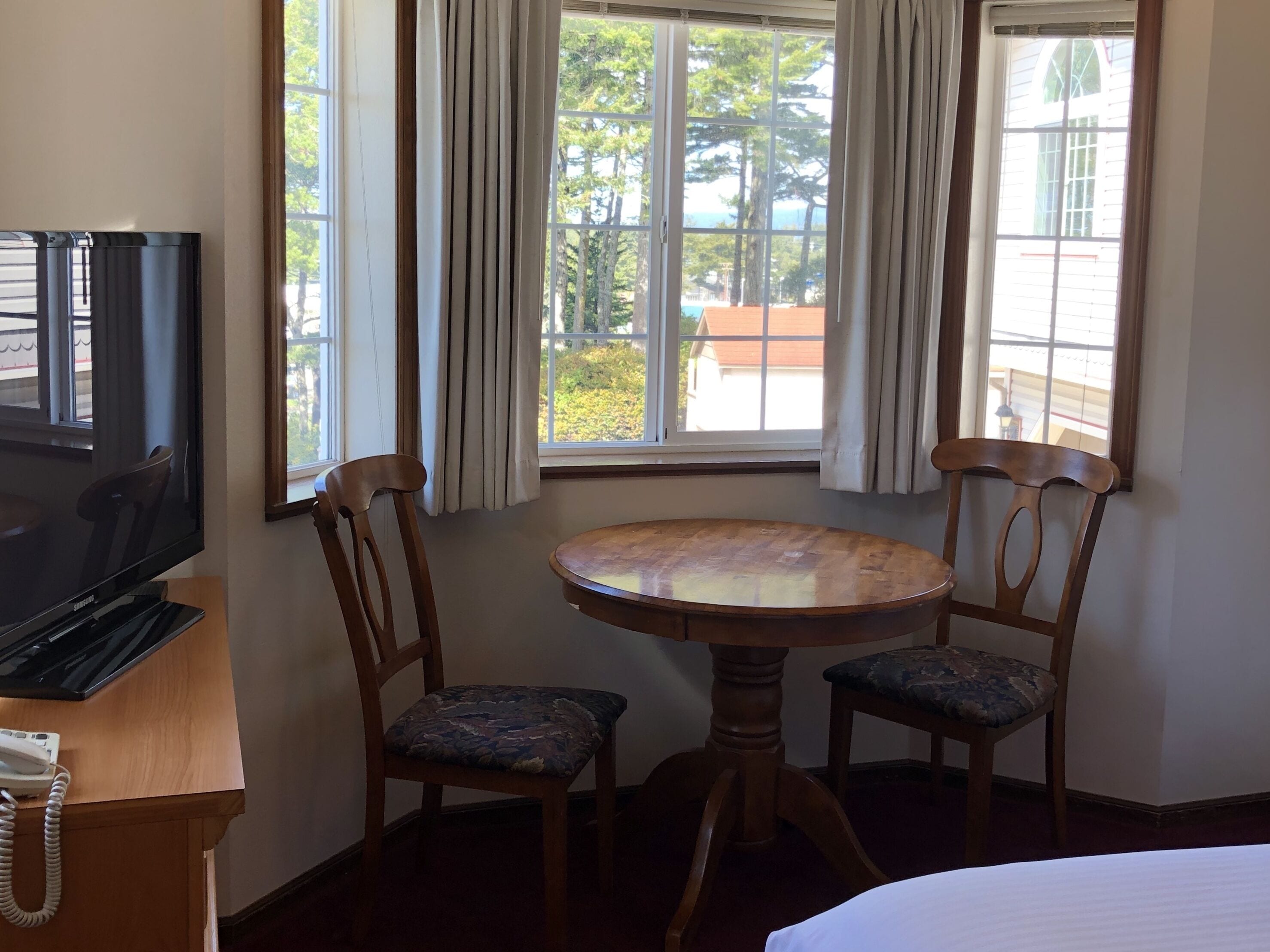 Standard Oda, 2 Büyük (Queen) Boy Yatak (2nd Floor - Room 7 ) | Oturma alanı | Kablolu TV kanalları bulunan 43 inç düz ekran televizyon 