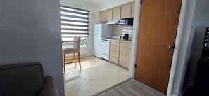 Deluxe Studio Suite, 1 King Bed, Non Smoking | Private kitchen | Fridge, microwave, coffee/tea maker - Merida Inn and Suites (St. Augustine)