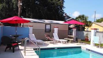 Kolam renang outdoor