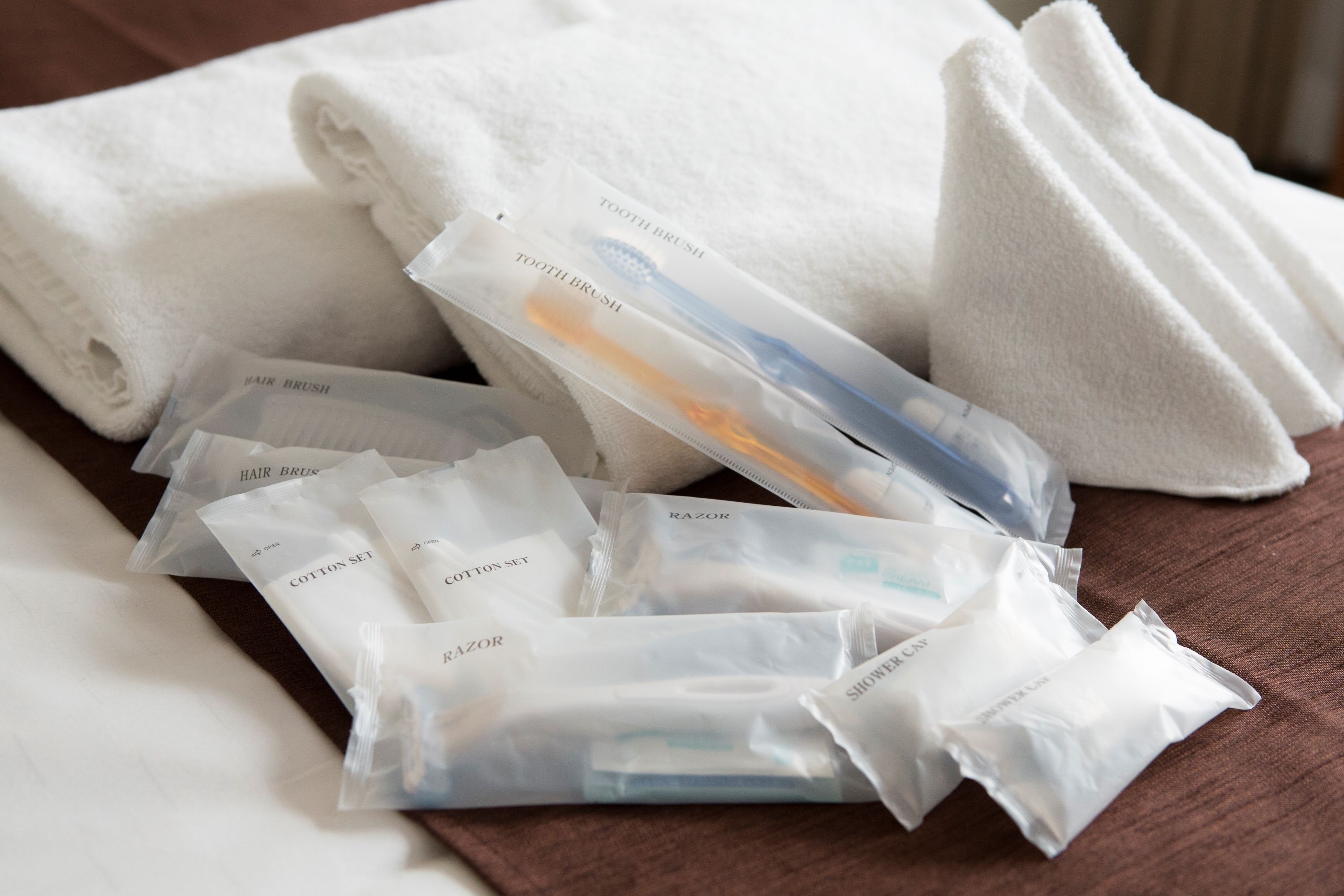 combined shower/bathtub, deep-soaking bathtub, rainfall showerhead