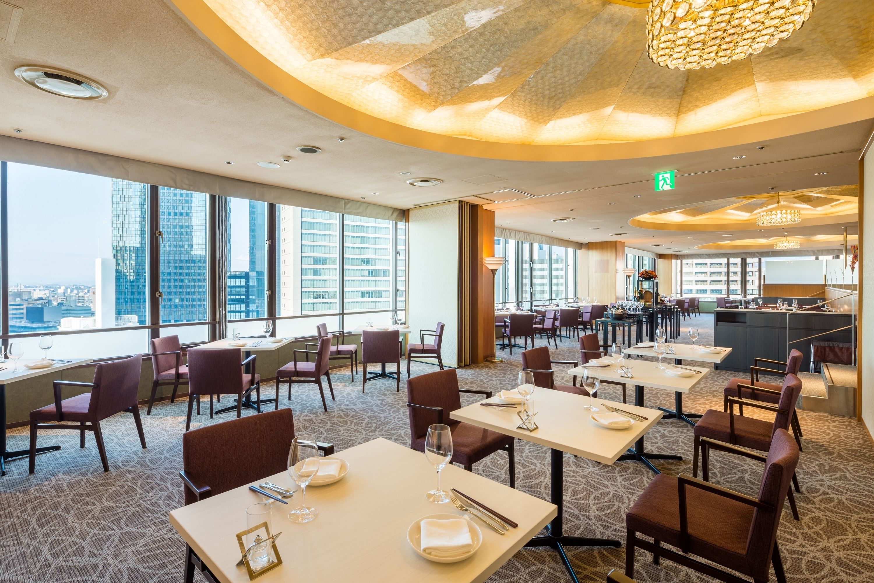 2 Restaurants, Mittagessen, internationale Küche