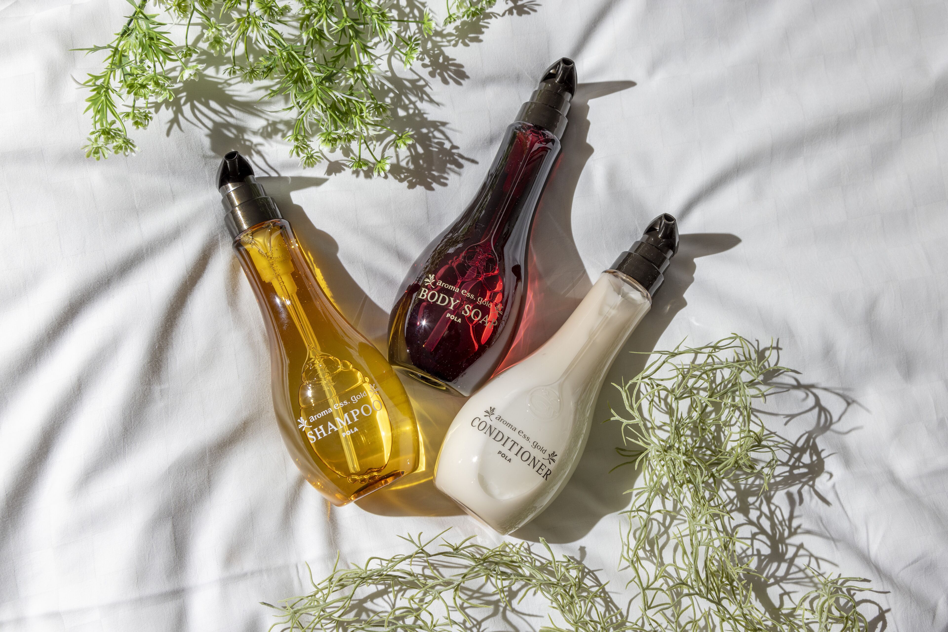 combined shower/bathtub, deep-soaking bathtub, rainfall showerhead