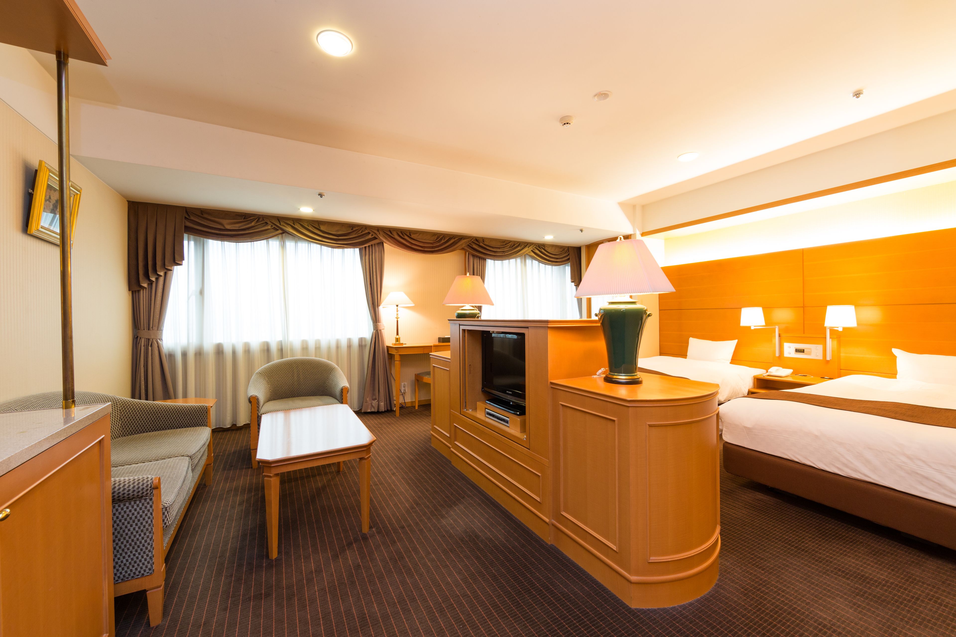 1 bedroom, premium bedding, blackout curtains, soundproofing