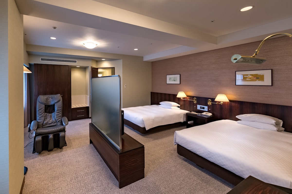 Suite, Non Smoking | Premium bedding, in-room safe, desk, blackout drapes