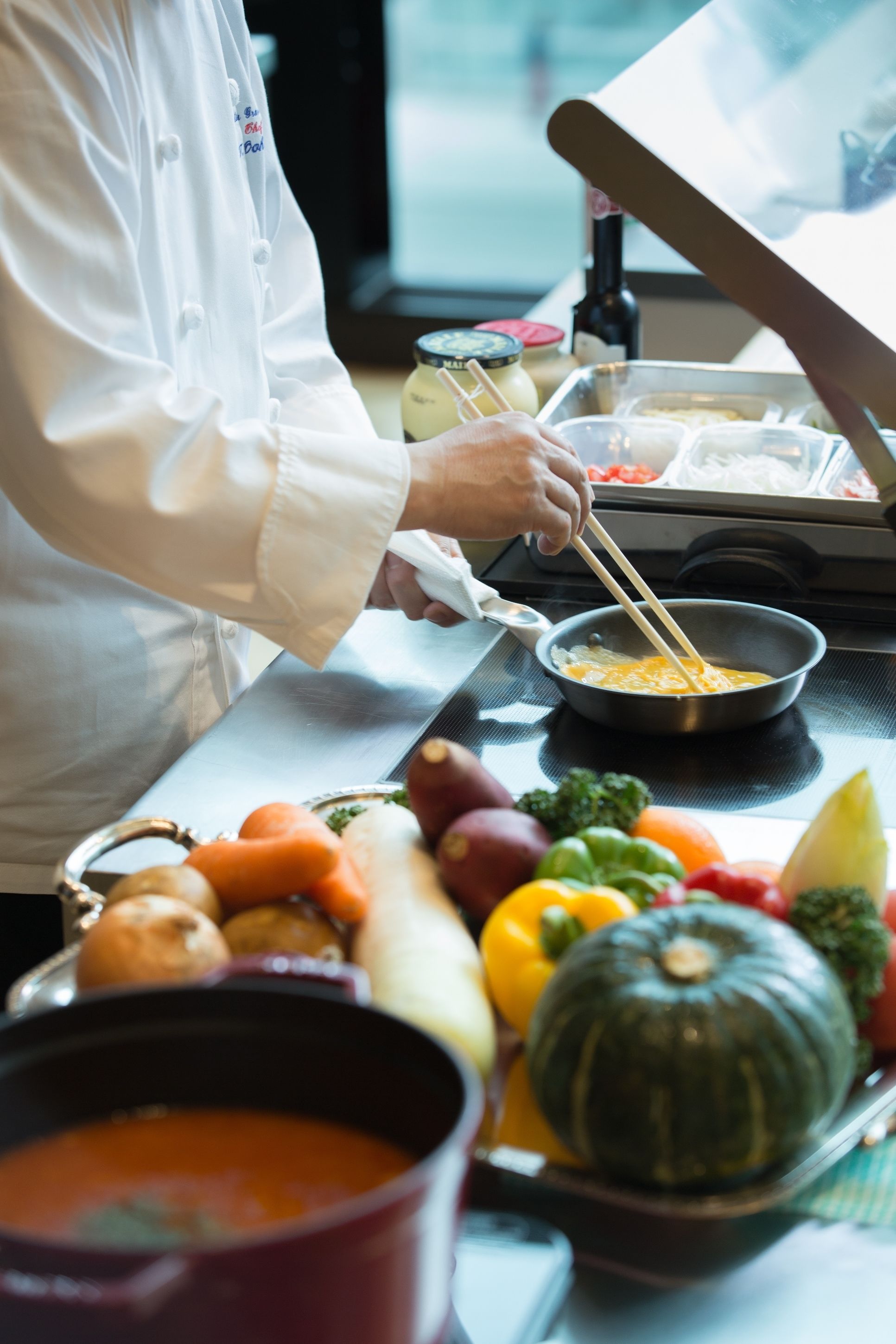 daily buffet breakfast (jpy 2800 per person)