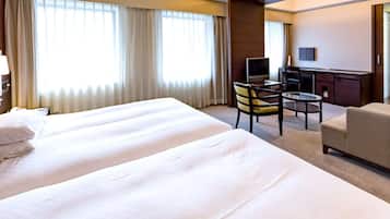 Deluxe Twin kamer, niet-roken | Luxe beddengoed, een kluis op de kamer, een bureau