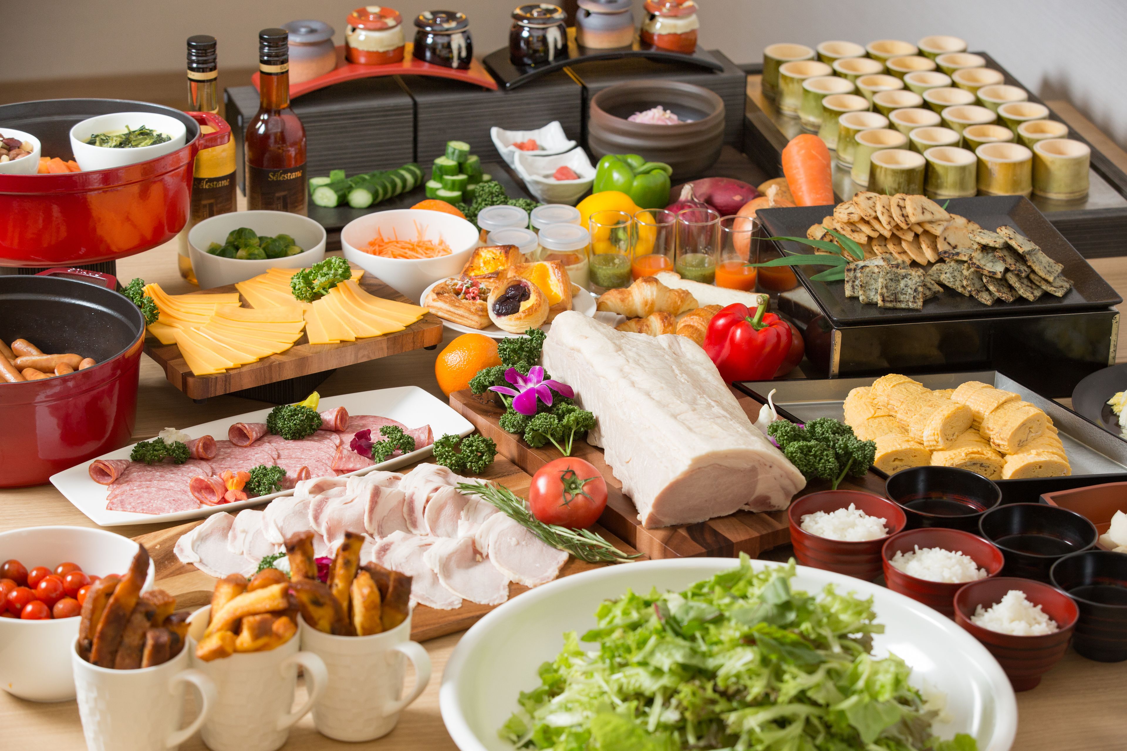 daily buffet breakfast (jpy 2800 per person)