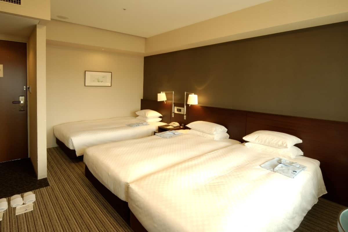 高級寢具、客房內保險箱、書桌、遮光布/窗簾