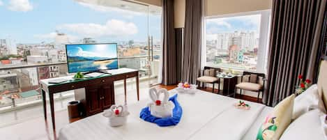 Suite, Balcony, City View | Hypo-allergenic bedding, minibar, in-room safe, desk