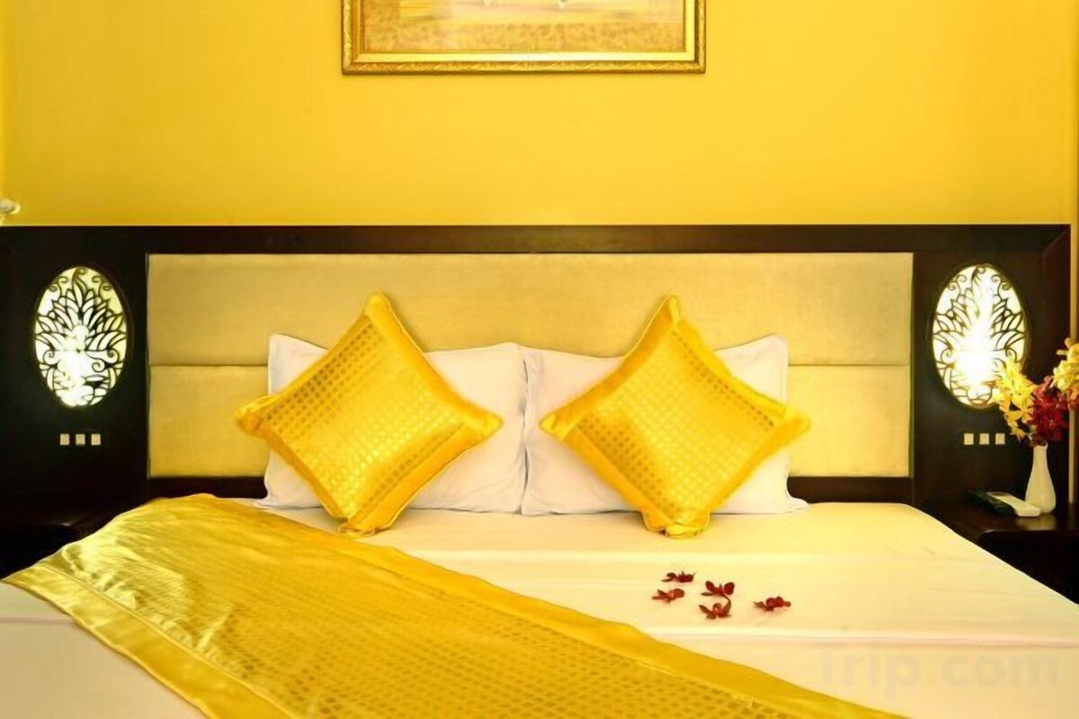 Hypo-allergenic bedding available, minibar, in-room safe, desk