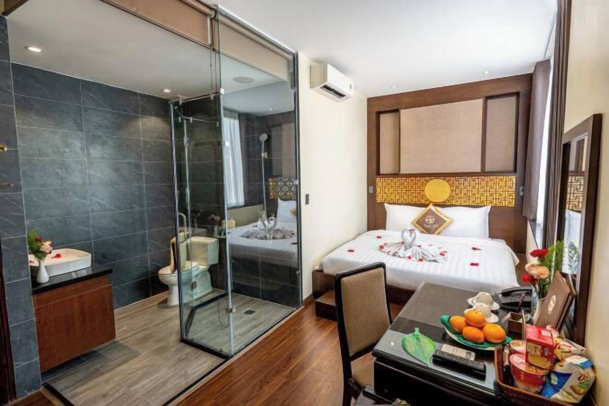 1 bedroom, hypo-allergenic bedding, minibar, in-room safe