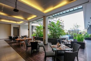 Café da manhã, almoço e jantar; culinária da Indonésia