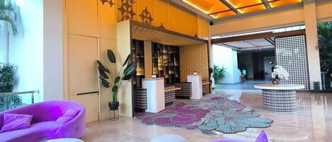 Área de estar no saguão