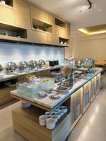 Daily full breakfast (IDR 75000 per person)