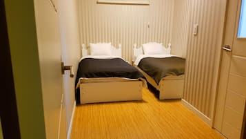 Premium bedding, desk, iron/ironing board, free WiFi
