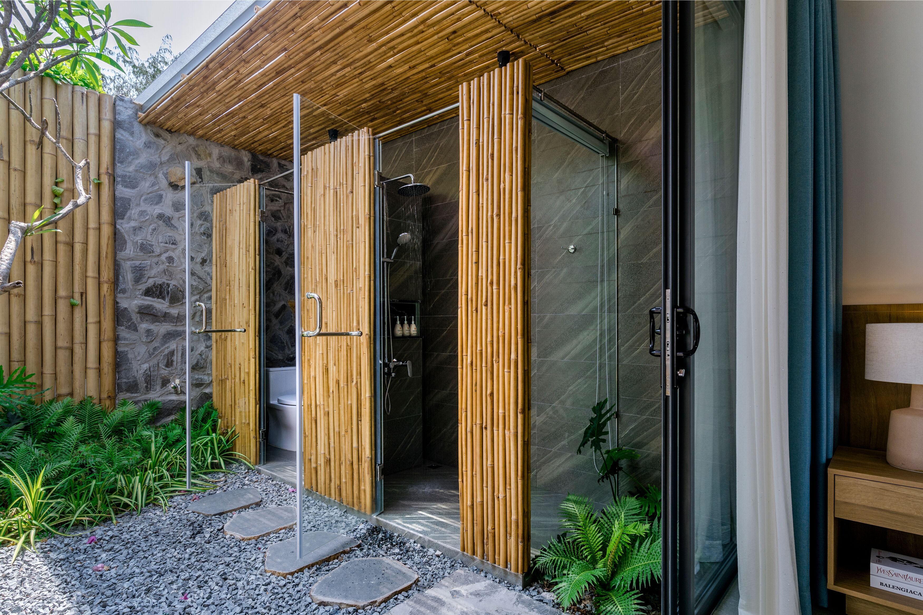 Retreat Bungalow Double | Bathroom | Shower, hydromassage showerhead, designer toiletries, hair dryer
