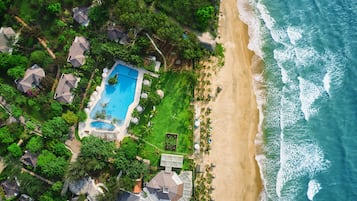 Playa privada en los alrededores, sombrillas y toallas de playa