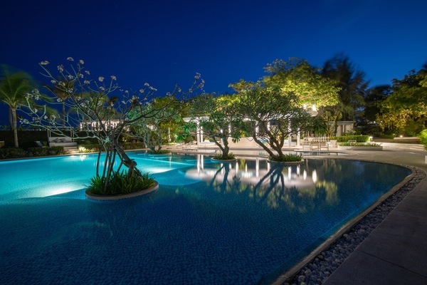 Outdoor pool, open 7:00 AM to 6:00 PM, pool umbrellas, sun loungers