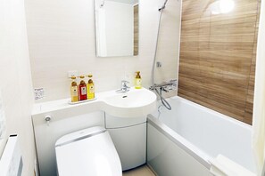 Triple Room, Non Smoking | Bathroom | Combined shower/bathtub, free toiletries, hair dryer, slippers - Sasebo Green Hotel (Sasebo)
