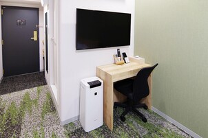 Double Room, Non Smoking | Desk, iron/ironing board, free WiFi, bed sheets