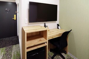 Semi double Room, Non Smoking | Desk, iron/ironing board, free WiFi, bed sheets