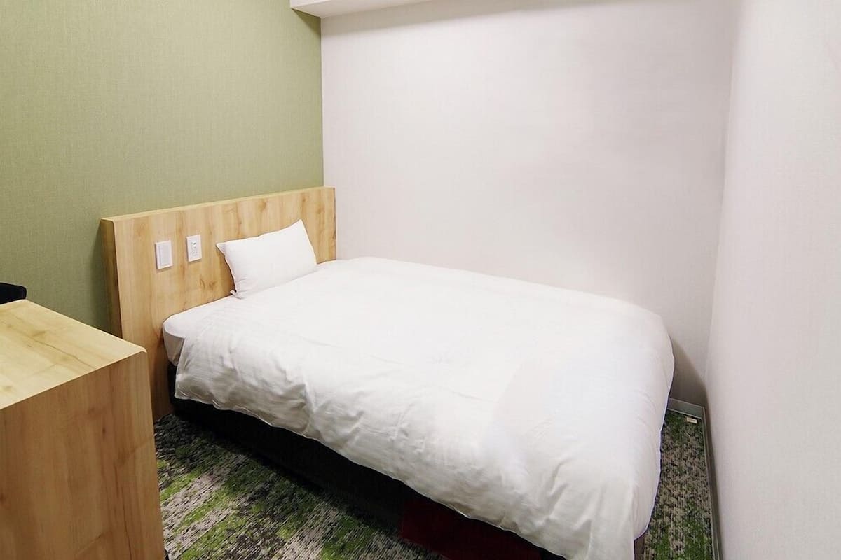 Desk, iron/ironing board (on request), WiFi (free), bed sheets