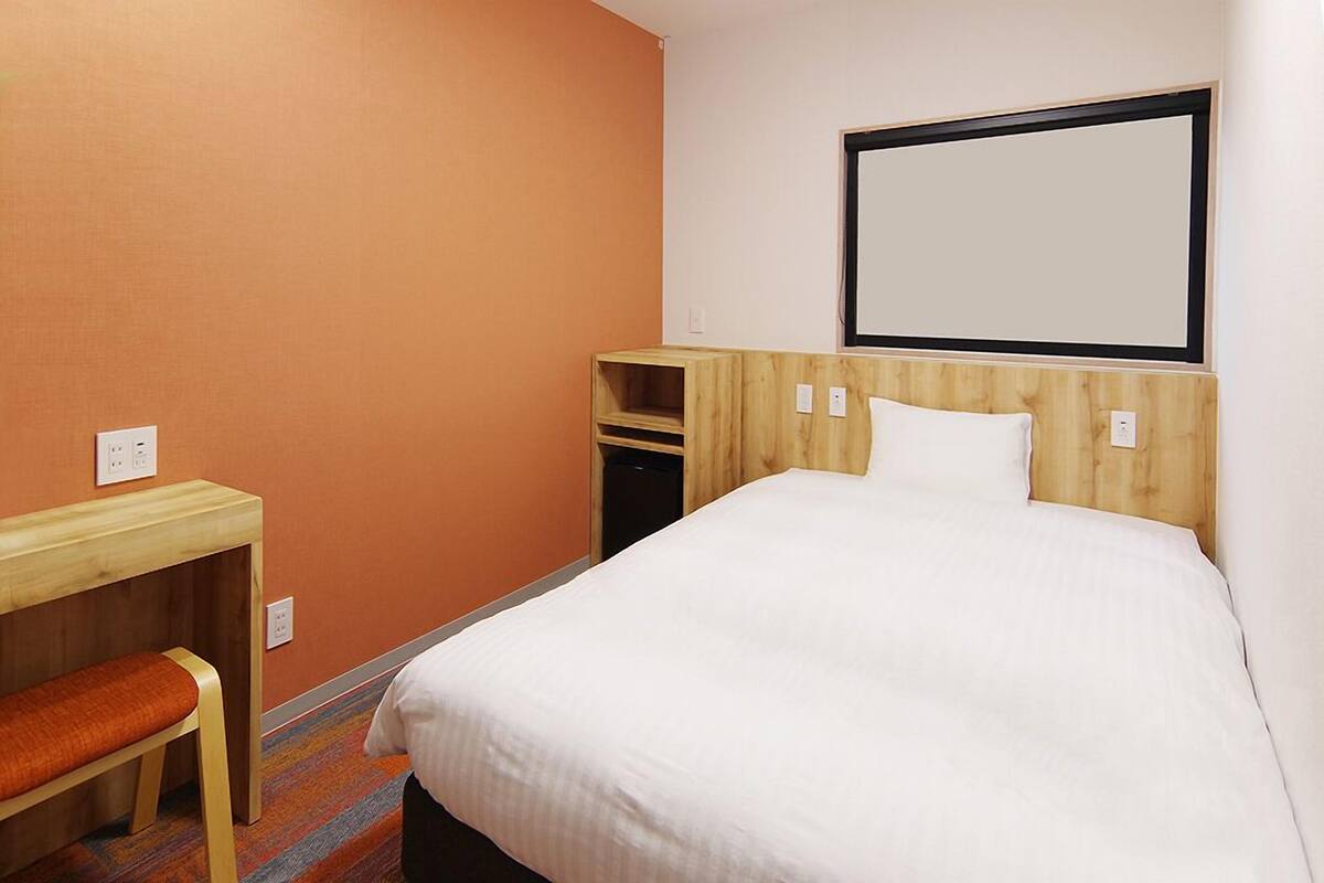 Desk, iron/ironing board (on request), WiFi (free), bed sheets