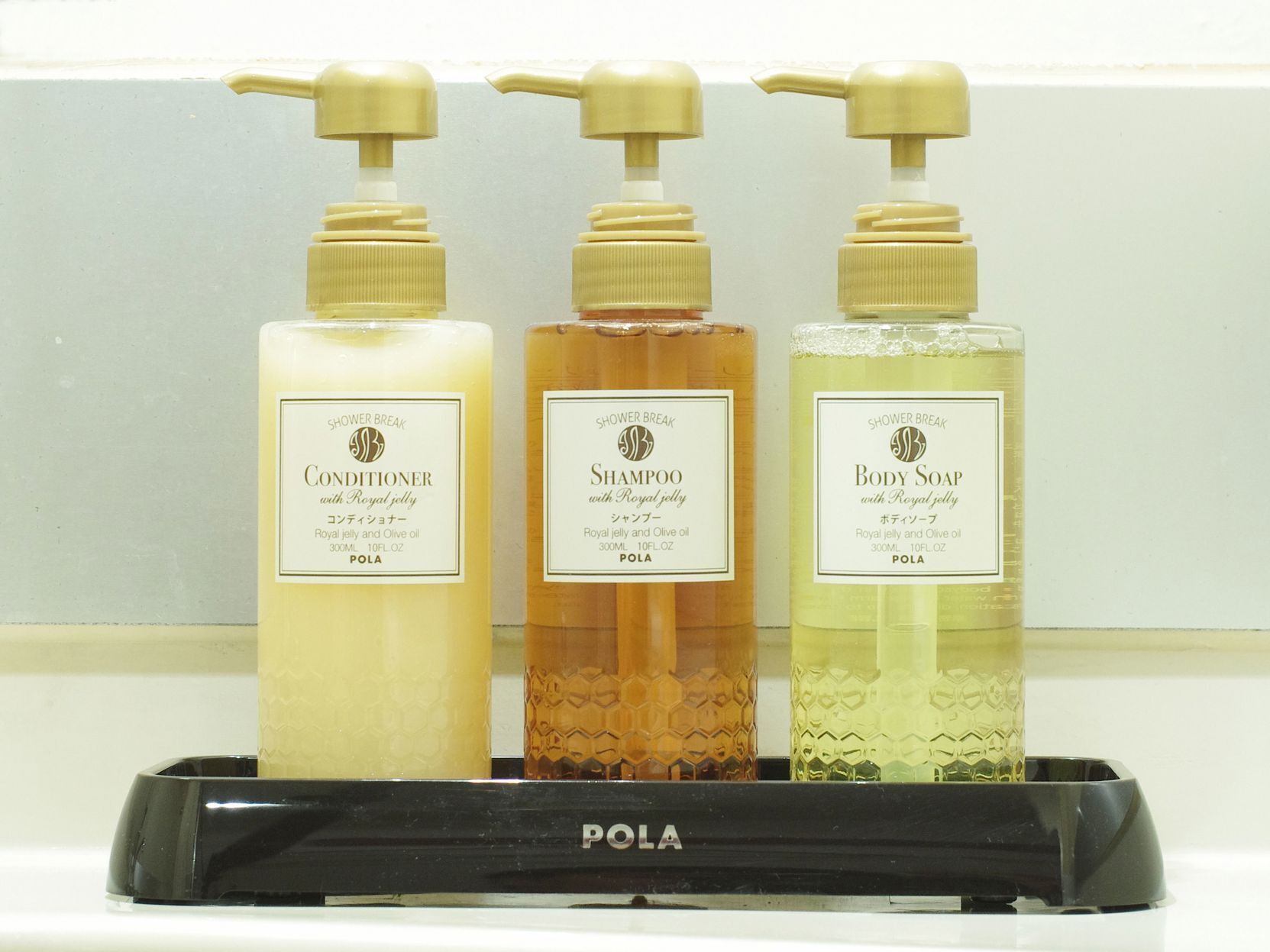 バスルームの設備 | シャワー付き浴槽、バスアメニティ (無料)、ヘアドライヤー、スリッパ